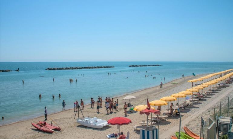 campinggirasole en special-offer-free-stay-for-kids-holiday-village-marina-palmense-marche 025